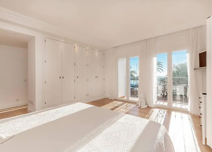 Apartament Bright Elegant 3bdr In Puerto Banus *