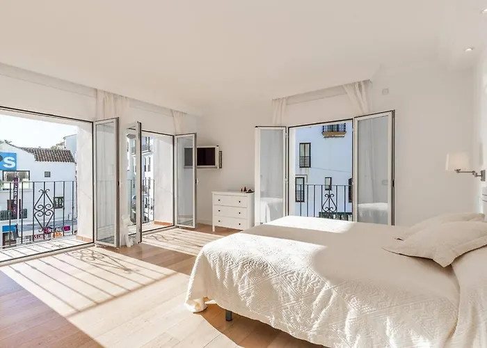 Bright Elegant 3bdr In Puerto Banus Marbella